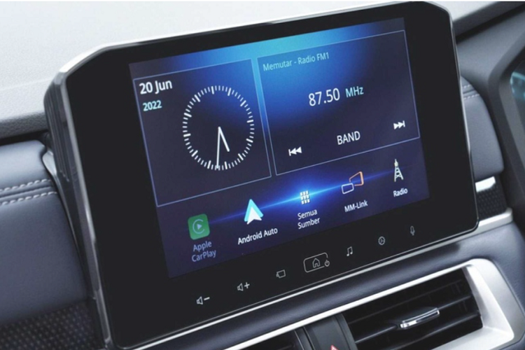 Xe có phần nhô phía trước và sau được kéo dài tổng cộng 95 mm. Bộ mâm hợp kim 17 inch mới được sơn 2 tông màu với các điểm nhấn màu xám, tạo sự liên kết với các tấm bảo vệ gầm trước và sau.