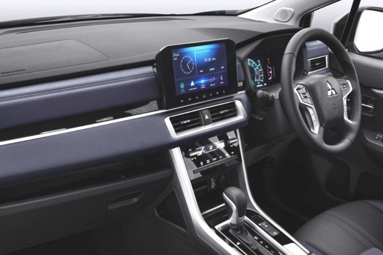 Mitsubishi Xpander Cross 2023 chính thức ra mắt thị trường quốc tế vào hồi giữa tháng 8/2022. Đây là phiên bản nâng cấp giữa vòng đời lần thứ 2 của Mitsubishi Xpander Cross, nhằm củng cố lại sức hấp dẫn.