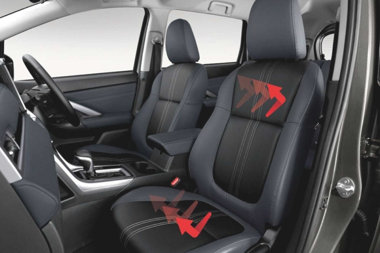 Về diện mạo, Mitsubishi Xpander Cross 2023 sở hữu mặt trước tái thiết kế với đèn pha tinh chỉnh - vẫn là kiểu tách rời nhưng theo bố cục hình chữ T. Đèn xi-nhan đã được dịch chuyển lên phía trên và mui xe được làm dày hơn.