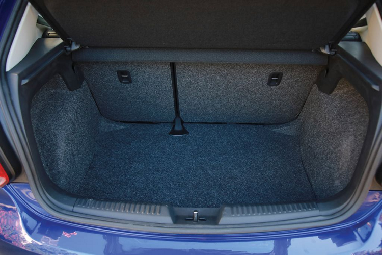 Những trang bị an toàn hiện hữu trên xe gồm: chống bó cứng phanh ABS, camera lùi quan sát phía sau xe, kiểm soát cự ly đỗ xe phía trước và sau xe, hệ thống kết nối ghế an toàn cho trẻ em ISOFIX, túi khí hàng ghế trước, hệ thống chống trộm Immobilizer, cảnh báo chống trộm.