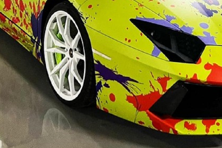 "Trái tim" này kết hợp cùng hộp số tự động 7 cấp ISR và hệ dẫn động 4 bánh, nhờ đó, siêu xe Lamborghini Aventador LP700-4 mới thay áo tranh dầu chỉ mất khoảng 2,9 giây để tăng tốc lên 100 km/h từ vị trí xuất phát trước khi đạt vận tốc tối đa 349 km/h.