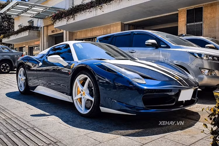 Chiếc Ferrari 458 Spider hàng hiếm này được đưa về nước vào khoảng giữa năm 2019, từ đó đến nay xe rất ít xuất hiện "công khai" nhưng mỗi lần xuất hiện đều gây bất ngờ vì diện mạo được thay đổi thường xuyên.