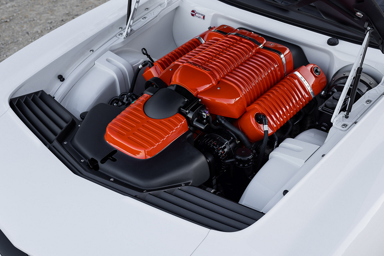 Xe được trang bị khối động cơ Wegner Motorsports LS3 với bộ siêu nạp Whipple cung cấp năng lượng và truyền qua hộp số sàn sáu cấp Bowler Tremec T-56 Magnum. Xe được trang bị hệ thống treo độc lập FAST TRACK. Nhằm tăng thêm vẻ dữ dằn, hãng độ đã lắp đặt cho xe bộ mâm độ HRE và lốp xe Michelin Pilot Sport 4S.