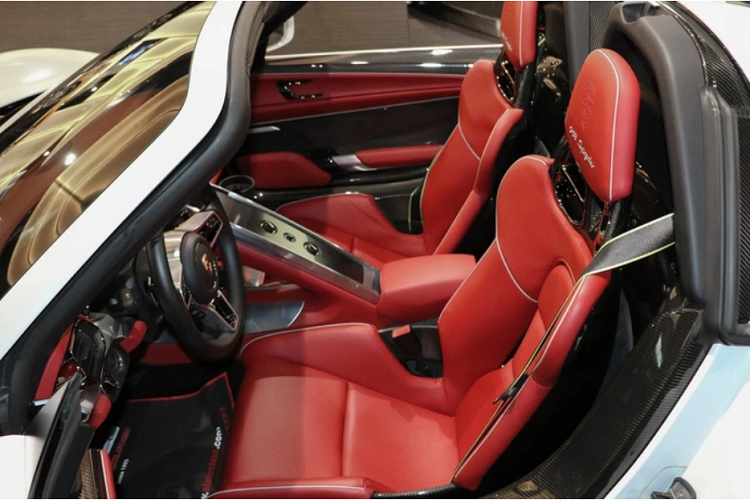 Tuy nhiên, giá xe khi về Việt Nam sẽ cao hơn nhiều do chịu chi phí vận chuyển và nhiều loại thuế, phí khác.