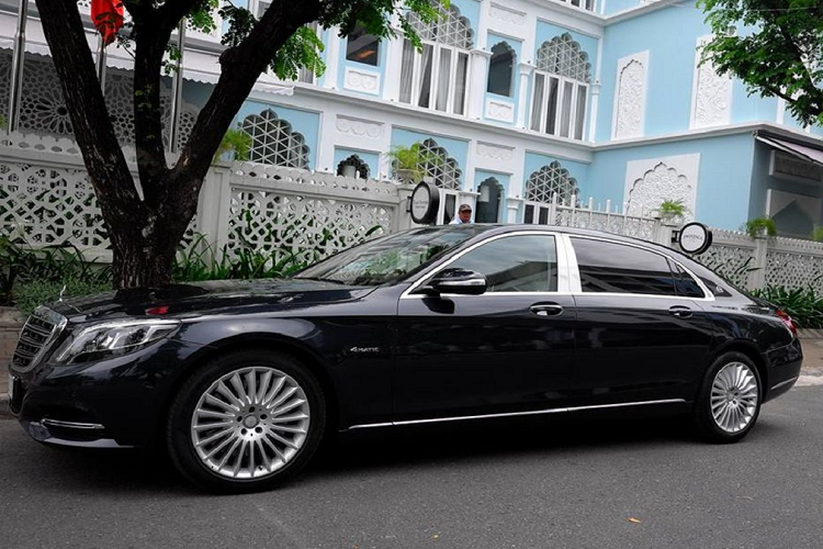 Thông tin chúng tôi tìm hiểu có được, chiếc xe siêu sang Mercedes-Maybach S-Class thế hệ mới mà Minh Nhựa mới khoe lên mạng xã hội được mua chính hãng và thuộc phiên bản S450 2022 với giá bán lên đến 8,2 tỷ đồng.