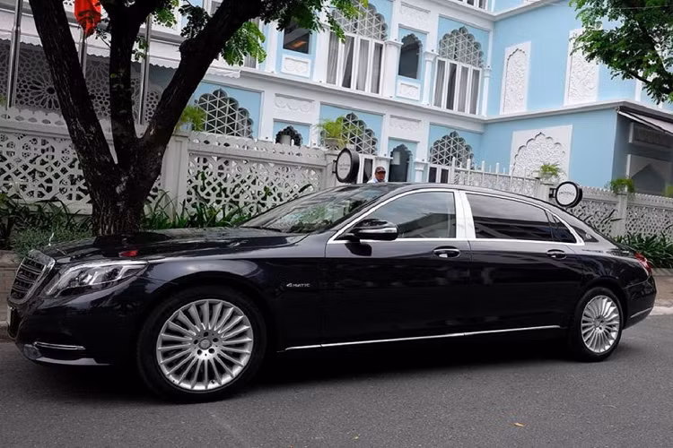 Thông tin chúng tôi tìm hiểu có được, chiếc xe siêu sang Mercedes-Maybach S-Class thế hệ mới mà Minh Nhựa mới khoe lên mạng xã hội được mua chính hãng và thuộc phiên bản S450 2022 với giá bán lên đến 8,2 tỷ đồng.