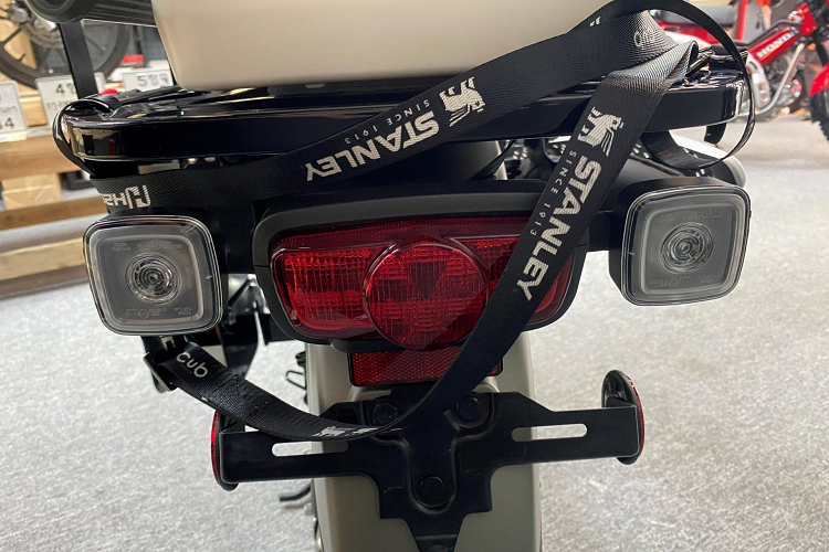 Honda CT125 2023 phiên bản giới hạn Stanley hiện đã được phân phối tại Việt Nam, xe được nhập khẩu chính ngạch từ Honda Thailan. Giá xe Honda CT125 dự đoán khoảng hơn 100 triệu đồng.