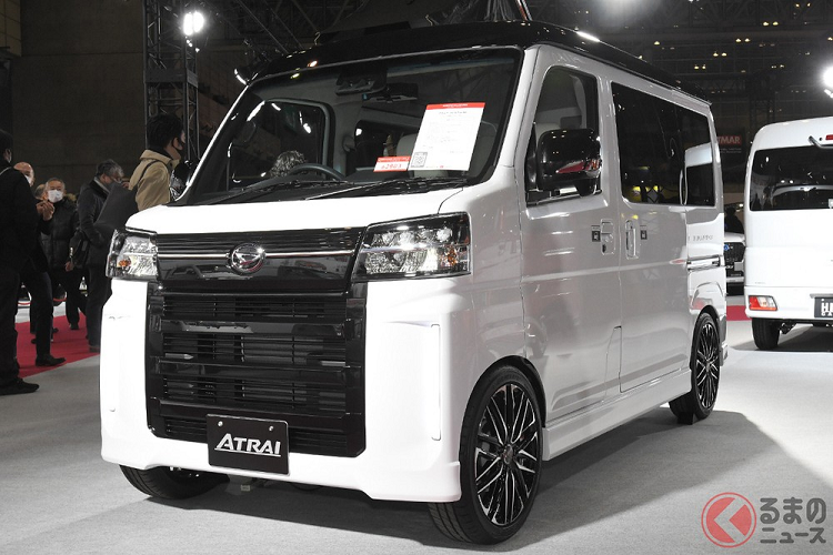 Đáng tiếc là hiện thương hiệu Daihatsu của Toyota chưa có kế hoạch bán Atrai Premium Ver ra thị trường. Tại thị trường Nhật Bản, Daihatsu Atrai 2022 hiện có giá khởi điểm từ 1,562 triệu Yên (khoảng 273 triệu đồng).