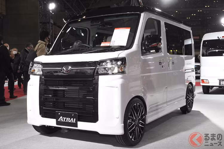 Đáng tiếc là hiện thương hiệu Daihatsu của Toyota chưa có kế hoạch bán Atrai Premium Ver ra thị trường. Tại thị trường Nhật Bản, Daihatsu Atrai 2022 hiện có giá khởi điểm từ 1,562 triệu Yên (khoảng 273 triệu đồng).