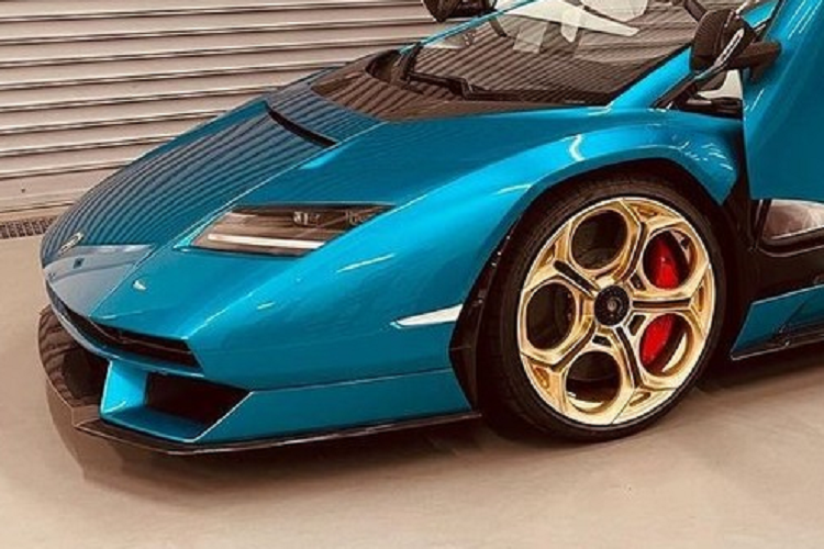 Hiện chưa rõ có bao nhiêu khách hàng Nhật Bản được điền tên trong danh sách 112 chủ xe Lamborghini Countach LPI 800-4 2022, chỉ biết rằng, để sở hữu mẫu xe hypercar Lamborghini Countach LPI 800-4 2022 này, các đại gia xứ sở mặt trời mọc phải chi ra ít nhất 125 tỷ đồng.