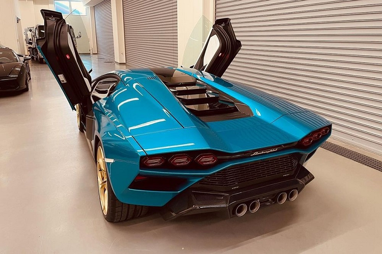 Tổng cộng sức mạnh của siêu xe Lamborghini Countach LPI 800-4 có công suất lên đến 803 mã lực, siêu xe này có thể tăng tốc từ 0-100 km/h trong thời gian 2,8 giây, 0-200 km/h trong 8,6 giây trước khi đạt vận tốc tối đa 355 km/h.