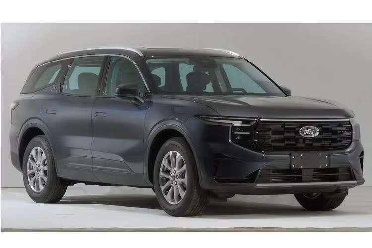 Ford Edge thế hệ thứ 2 đã được tung ra thị trường từ năm 2015. Do đó, không có gì ngạc nhiên khi hãng Ford chuẩn bị trình làng thế hệ mới của dòng xe này. Những hình ảnh của Ford Edge 2023 tại Trung Quốc đã chứng tỏ điều đó. Đây là những hình ảnh được đăng lên trang web của Bộ Công nghiệp và Công nghệ Thông tin Trung Quốc.