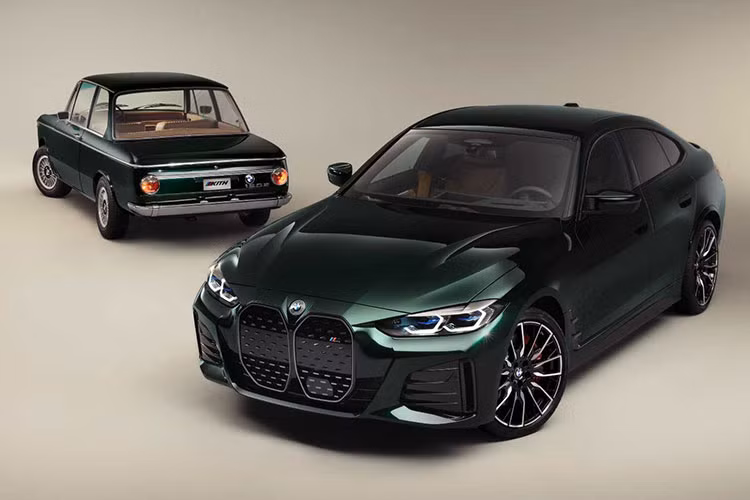 Chiếc đầu tiên sẽ là BMW i4 M50 giới hạn 7 chiếc và chiếc thứ hai là chiếc BMW 1602 đời 1972 đã được sửa đổi. Phiên bản đặc biệt mới của i4 M50 sẽ được sản xuất giới hạn và một trong số những chiếc xe này sẽ được đưa ra đấu giá.