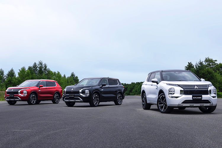 Tại thị trường Nhật Bản, giá xe Mitsubishi Outlander 2023 có mức bán ra dao động từ 4.621.100 - 5.485.700 Yên (khoảng 762 - 905 triệu đồng). Trong khi đó, Mitsubishi Outlander Black Edition PHEV 2023 có giá từ 5.047.900 - 5.139.200 Yên (833 - 848 triệu đồng).