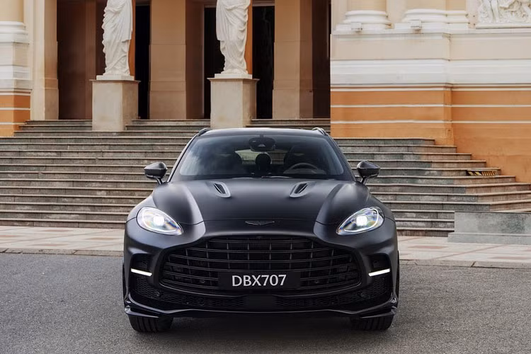 Dòng xe Aston Martin DBX 707 hiện đang được phân phối tại thị trường Việt Nam với mức giá từ 21,799 tỷ đồng đã bao gồm thuế giá trị gia tăng, thuế tiêu thụ đặc biệt và thuế nhập khẩu. Khách hàng có thể lựa chọn các tùy chọn và màu sơn theo ý thích. Xe được bảo hành chính hãng 3 năm không giới hạn km.