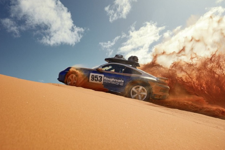 Cung cấp sức mạnh cho 911 Dakar là động cơ boxer dung tích 3.0 lít tăng áp kép quen thuộc của dòng 911 (992). Động cơ này được đặt cấu hình của 911 GTS với sức mạnh 473 mã lực và 570 Nm mô-men xoắn. Sức mạnh này được truyền đến bánh xe thông qua hộp số PDK 8 cấp và hệ dẫn động AWD.