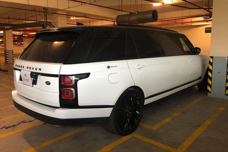 Hiện chưa rõ chiếc Range Rover Autobiography XXL Limousine này của đại gia Việt có trang bị thêm tùy chọn bọc thép có khả năng chống đạn hay không và xe được trang bị loại động cơ nào. Range Rover Autobiography nguyên bản có hai tuỳ chọn động cơ. Thứ nhất là động cơ V8, dung tích 5.0 lít, siêu nạp sản sinh công suất 557 mã lực và mô-men xoắn 700 Nm. Tuỳ chọn còn lại là loại động cơ V6, dung tích 3.0 lít có công suất tối đa chỉ 375 mã lực cùng 450 Nm mô-men xoắn