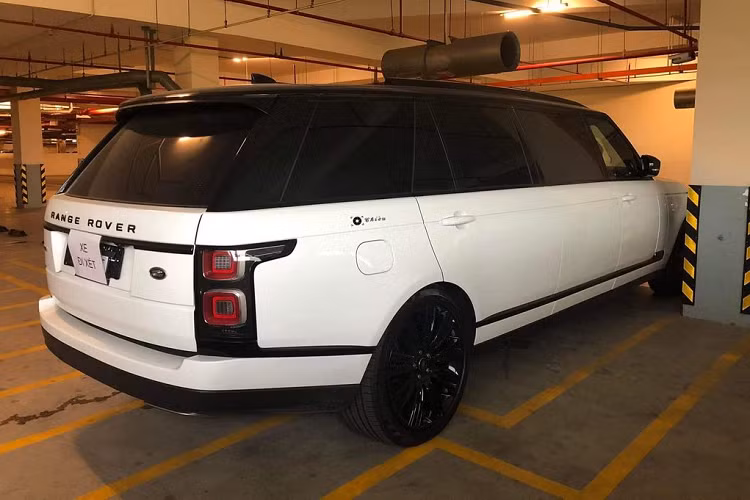 Hiện chưa rõ chiếc Range Rover Autobiography XXL Limousine này của đại gia Việt có trang bị thêm tùy chọn bọc thép có khả năng chống đạn hay không và xe được trang bị loại động cơ nào. Range Rover Autobiography nguyên bản có hai tuỳ chọn động cơ. Thứ nhất là động cơ V8, dung tích 5.0 lít, siêu nạp sản sinh công suất 557 mã lực và mô-men xoắn 700 Nm. Tuỳ chọn còn lại là loại động cơ V6, dung tích 3.0 lít có công suất tối đa chỉ 375 mã lực cùng 450 Nm mô-men xoắn