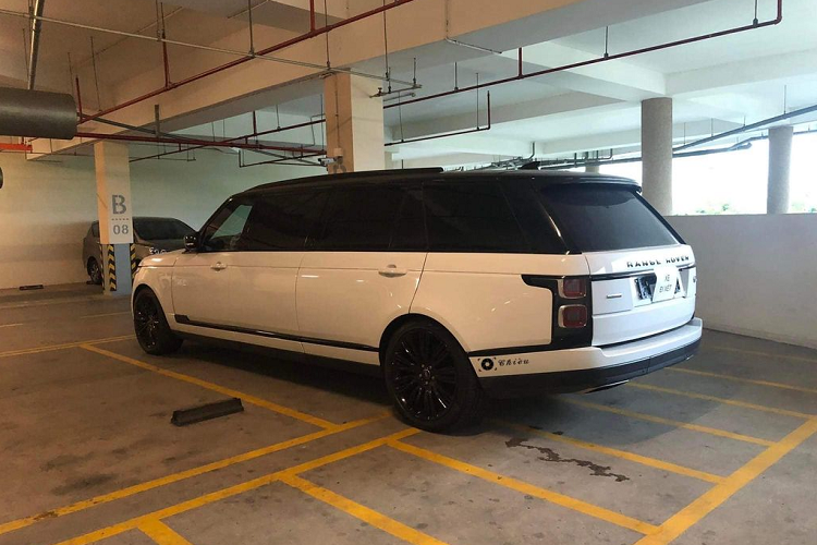 Tại thị trường nước ngoài, giá xe Range Rover Autobiography XXL Limousine có mức bán ra từ 18,8 tỷ VNĐ. Hiện chưa rõ đại gia Việt đã chi bao nhiêu tiền để đưa “hàng khủng” này về nước, ước tính giá lăn bánh của xe sẽ lên tới hơn 68 tỷ đồng.