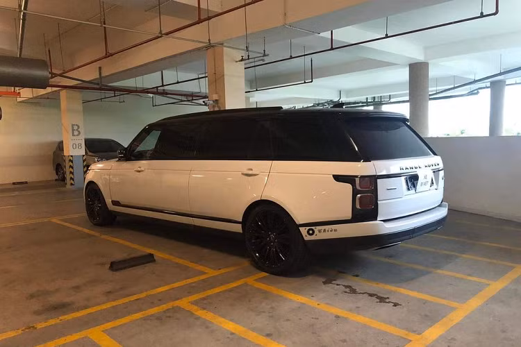 Tại thị trường nước ngoài, giá xe Range Rover Autobiography XXL Limousine có mức bán ra từ 18,8 tỷ VNĐ. Hiện chưa rõ đại gia Việt đã chi bao nhiêu tiền để đưa “hàng khủng” này về nước, ước tính giá lăn bánh của xe sẽ lên tới hơn 68 tỷ đồng.