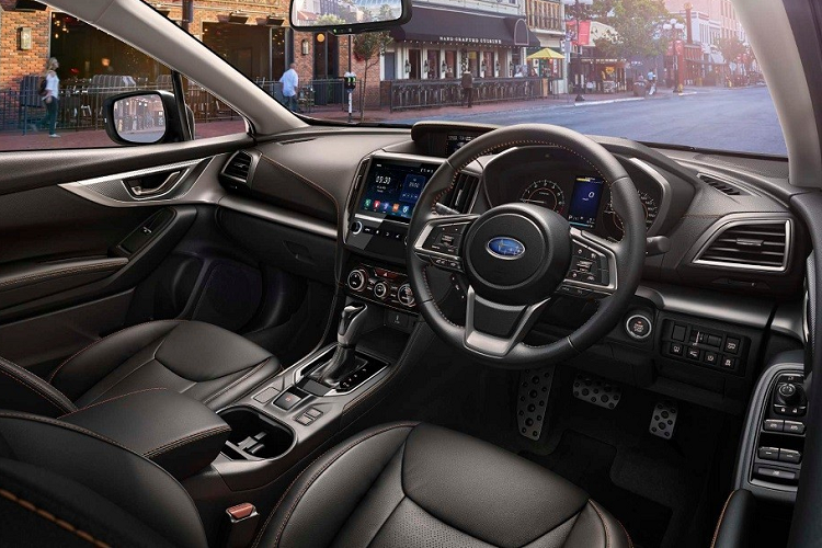 Những trang bị còn lại của Subaru XV 2022 ở Thái Lan không có gì khác trước. Xe vẫn có đèn pha LED tự động, đèn sương mù trước, cần gạt mưa tự động, mở cửa không cần chìa khóa, nút bấm khởi động máy, điều hòa tự động 2 vùng, ghế bọc nỉ màu đen đi kèm chỉ khâu màu cam, hệ thống thông tin giải trí Panasonic với màn hình cảm ứng 8 inch, hỗ trợ Apple CarPlay/Android Auto và hệ thống âm thanh 6 loa.