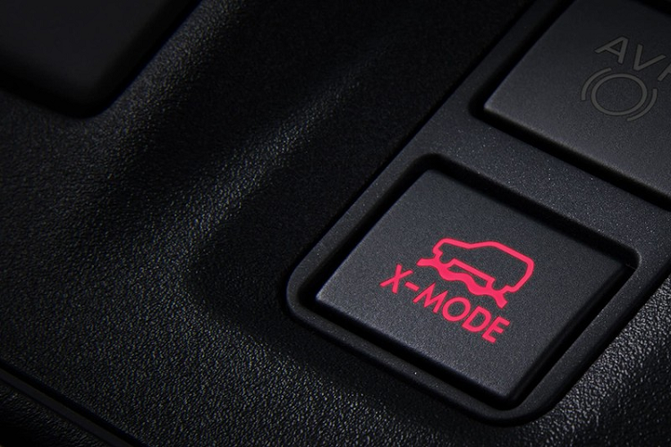 Nằm bên dưới nắp ca-pô của mẫu SUV cỡ B này là khối động cơ xăng 4 xi-lanh, hút khí tự nhiên, dung tích 2.0L, sản sinh công suất tối đa 156 mã lực tại tua máy 6.000 vòng/phút và mô-men xoắn cực đại 196 Nm tại tua máy 4.000 vòng/phút. Động cơ kết hợp với hộp số biến thiên vô cấp Lineartronic CVT và hệ dẫn động 4 bánh toàn thời gian đặc trưng của thương hiệu Subaru.