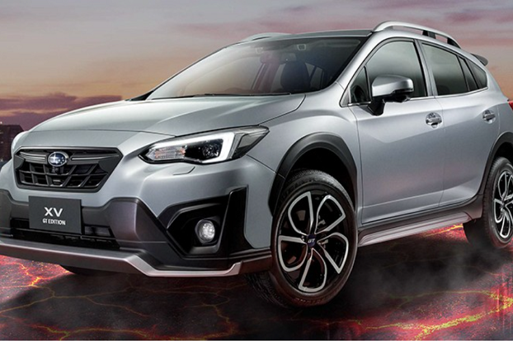 Giá bán lần lượt của 2 phiên bản này là 1,299 triệu Baht (khoảng 890 triệu đồng) và 1,389 triệu Baht (951 triệu đồng). Bỏ ra số tiền trên, khách hàng sẽ nhận về Subaru XV 2022 mới với những thay đổi nhẹ về về thiết kế và trang bị. Cụ thể, mẫu SUV cỡ B này được bổ sung lưới tản nhiệt khác biệt, cụm đèn pha cải tiến và 2 góc hình chữ "L" mới ở cản trước.