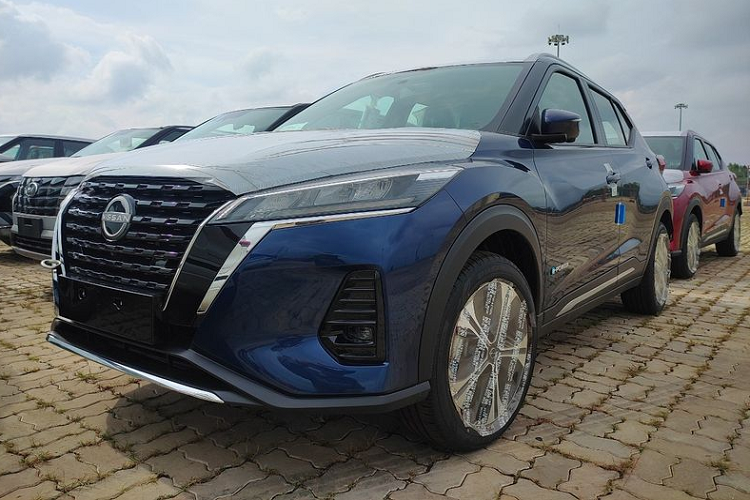 Mới đây, Nissan Việt Nam đã đăng tải thông báo lịch ra mắt Kicks 2023 tại thị trường Việt Nam. Theo đó, buổi lễ giới thiệu Nissan Kicks thế hệ mới sẽ được tổ chức vào ngày 2/11 tại Hà Nội và tường thuật trực tiếp trên nền tảng Facebook/YouTube.