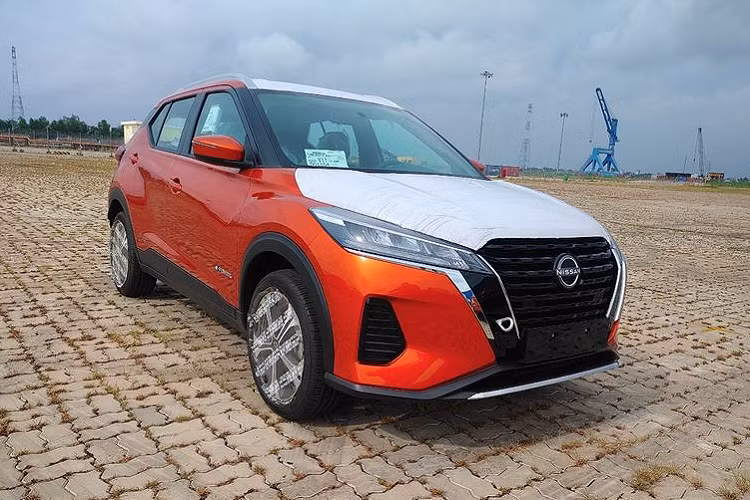 Cách đây vài ngày, lô xe SUV Nissan Kicks 2023 đã cập bến nước ta và sẽ nhanh chóng về các đại lý ngay sau khi buổi lễ ra mắt kết thúc. Tại thời điểm hiện tại, khách hàng đã có thể đặt hàng trước mẫu xe này tại các đại lý trên toàn quốc.