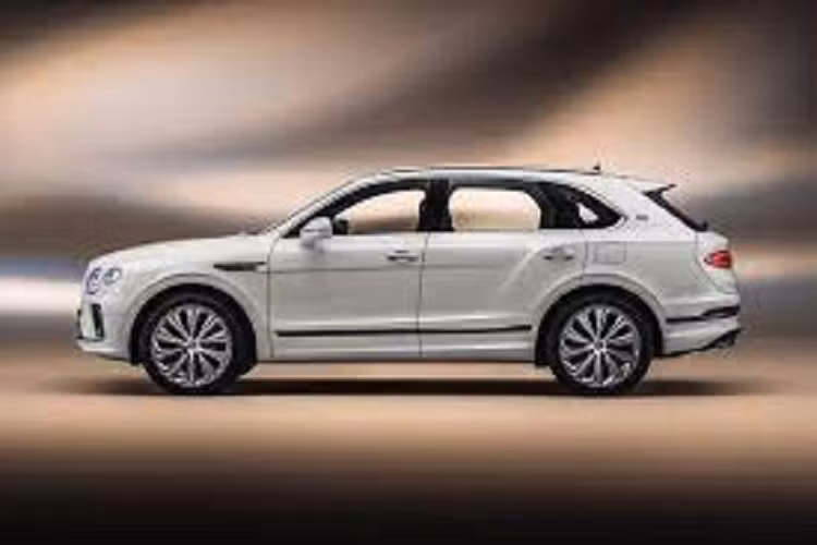 Công suất tổng 546 mã lực cho phép chiếc SUV hạng sang có thể tăng tốc từ 0-100 km/h trong 5,3 giây trước khi đạt tốc độ tối đa 254 km/h. Chỉ với động cơ điện, Bentayga Odyssean có thể di chuyển quãng đường khoảng 45 km.