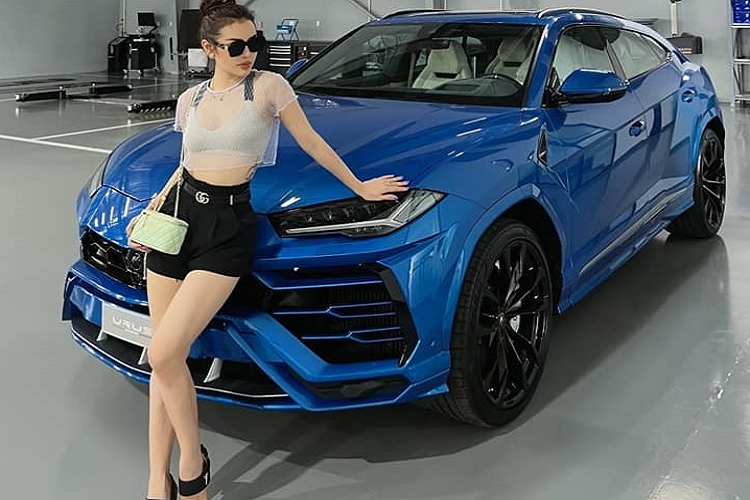 Đây cũng là chiếc xe siêu SUV Lamborghini Urus chính hãng đầu tiên được nhà phân phối mới của thương hiệu Lamborghini ở Việt Nam mang về nước. Nhiều khả năng, xe sẽ sớm tái xuất thay vì của một đại gia nào đó trong nước đặt mua.