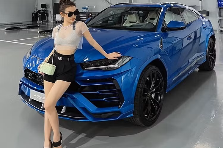Đây cũng là chiếc xe siêu SUV Lamborghini Urus chính hãng đầu tiên được nhà phân phối mới của thương hiệu Lamborghini ở Việt Nam mang về nước. Nhiều khả năng, xe sẽ sớm tái xuất thay vì của một đại gia nào đó trong nước đặt mua.