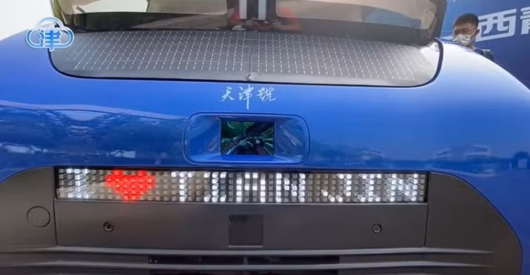 Đặc biệt, Tianjin được trang bị công nghệ tự lái cấp 4 cho phép xe tự động vận hành theo lập trình có sẵn và khả năng phân tích rủi ro để phòng tránh va chạm giao thông. Ở cấp độ này, xe có thể tự động di chuyển từ điểm A đến điểm B trong các ranh giới địa lý cụ thể được xác định trên bản đồ. 