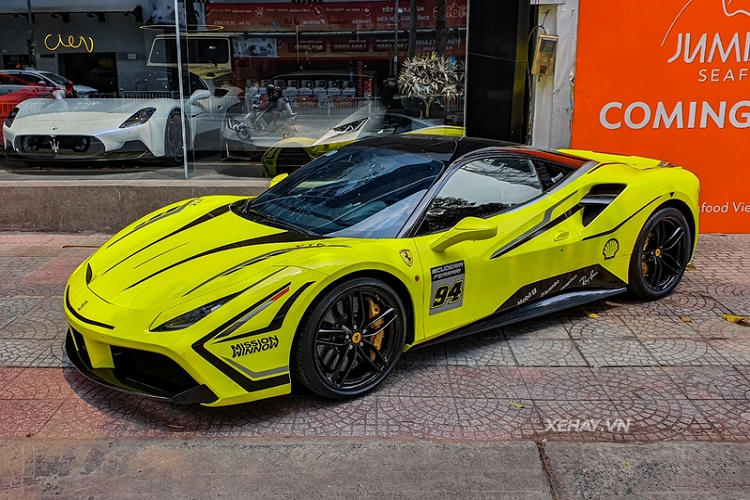 Sau khi chia tay đại gia Nguyễn Quốc Cường (Cường Đô la), chiếc siêu xe Ferrari 488 GTB này đã được về tay chủ mới là một dân chơi xe quê ở Tiền Giang và nhanh chóng được đổi sang ngoại thất màu bạc và độ mâm HRE.