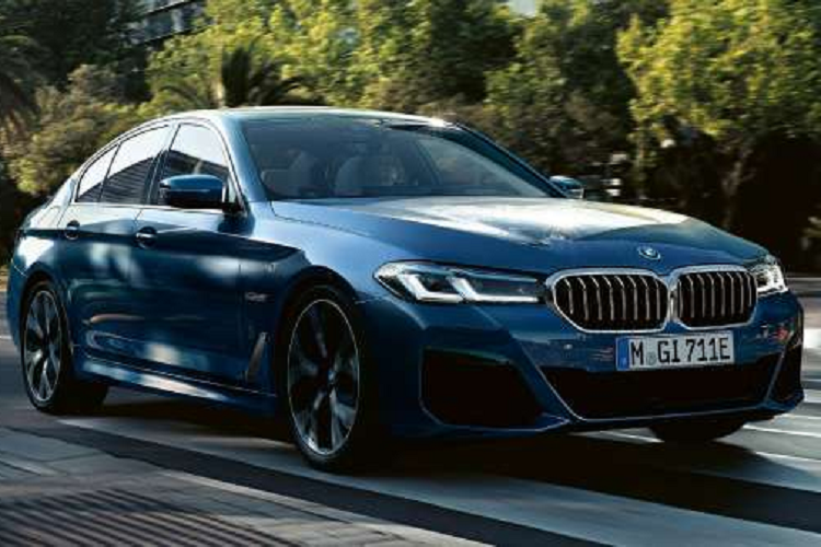 Cả hai phiên bản của BMW 5-Series lắp ráp đều sử dụng động cơ B48 TwinPower 2.0L, cho công suất tối đa 184 mã lực ở tua máy 5.000 - 6.000 vòng/phút và mô-men xoắn cực đại 290 Nm ở tua máy 1.350 - 4.250 vòng/phút.