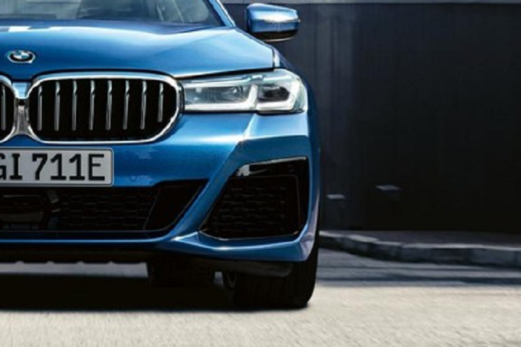 Như vậy, không hề có sự chênh lệch nào về kích thước giữa BMW 5-Series lắp ráp và nhập khẩu. Thiết kế ngoại thất của BMW 5-Series lắp ráp ở hai phiên bản có đôi chút khác nhau. Nguyên nhân là bởi BMW 520i M Sport được trang bị gói ngoại thất M Sport còn 520i thì không.