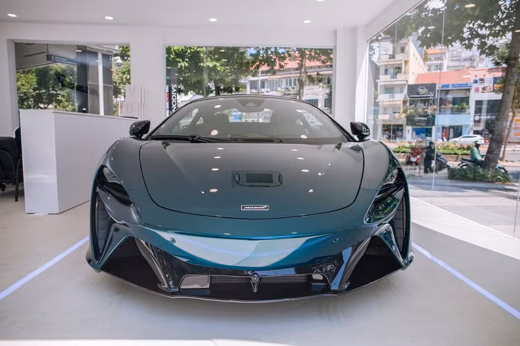 Được giới thiệu lần đầu tiên vào tháng 11/2020, siêu xe McLaren Artura là bước khởi đầu mạnh mẽ của thương hiệu đến từ Anh Quốc trước kỷ nguyên điện khí hóa toàn cầu.