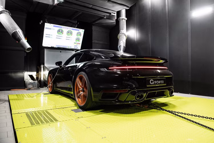 Trên thực thế, anh thử nghiệm thời gian tăng tốc từ 100 km/h lên 200 km/h của xe ở mức khoảng 5,56 giây - Một con số thực sự ấn tượng với chiếc xe thể thao sau khi được nâng cấp.