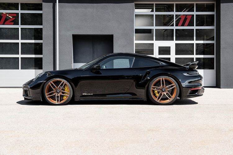 Gói Porsche 911 Turbo S độ G Power này đem tới cho chiếc xe sức mạnh đầu ra tổng cộng 800 mã lực cùng một bộ mâm độ giúp hoàn thiện hơn diện mạo tổng thể của chiếc xe độ.