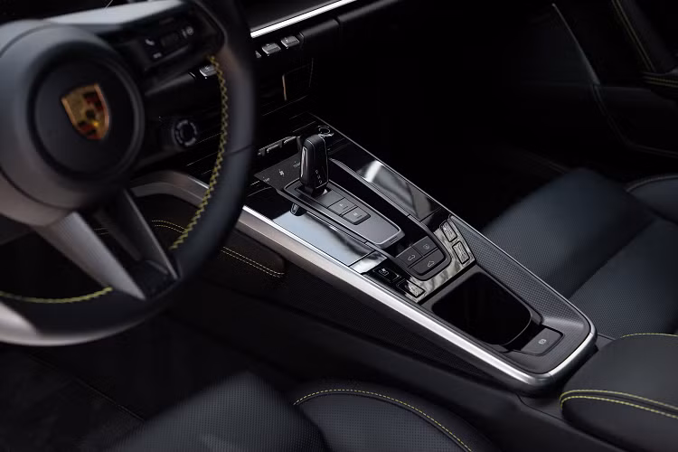 Bộ la-zăng của chiếc 911 Turbo S này được sơn màu cam GP đặc biệt. Sau khi G-Power tung ra bộ nâng cấp dành cho 911 Turbo S, một Youtuber có tên Gercollector đã có cơ hội được thử sức cùng chiếc xe này.