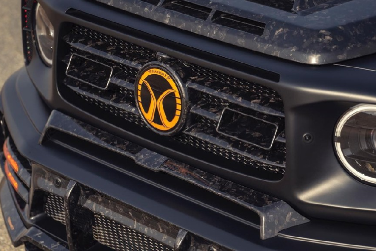 Không chịu thua kém, hãng độ xe Mansory cũng vừa công bố bản độ ngang tầm 900 Rocket Edition của riêng mình. Với cùng công suất mã lực như Brabus nhưng có nhiều mô-men xoắn hơn (khoảng 1.200 Nm mô-men xoắn cực đại), chiếc Gronos Evo S P900 của Mansory thậm chí còn mạnh hơn. Mansory chưa cho biết mẫu xe này chạy nhanh đến đâu, nhưng chúng ta có thể tin rằng nó sẽ có thể gia tốc từ 0-96 km/h nhanh hơn đáng kể so với thời gian 4,5 giây của G63 tiêu chuẩn.