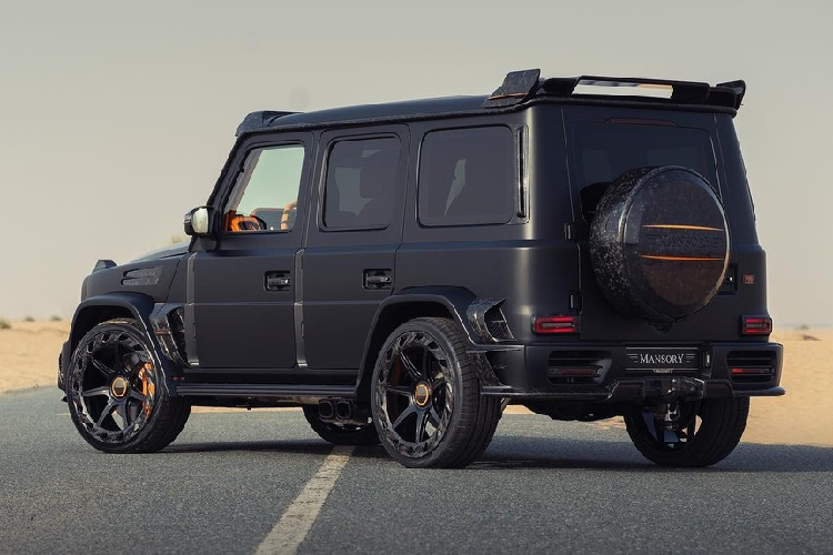 Mansory không cho biết chi phí độ cụ thể và giá xe Gronos Evo S P900, nhưng sẽ chỉ chế tạo giới hạn 10 chiếc dành cho những khách hàng giàu có ở Trung Đông.