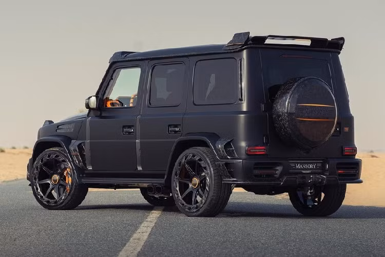 Mansory không cho biết chi phí độ cụ thể và giá xe Gronos Evo S P900, nhưng sẽ chỉ chế tạo giới hạn 10 chiếc dành cho những khách hàng giàu có ở Trung Đông.