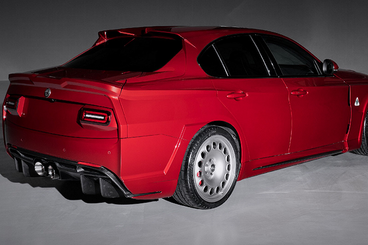 Hiện tại, thương hiệu vẫn chưa công bố giá xe Alfa Romeo Giulia ErreErre Fuoriserie phiên bản này, tuy nhiên rất có thể mẫu xe này sẽ được chế tác với số lượng cực kỳ giới hạn, thậm chí là độc nhất vô nhị.