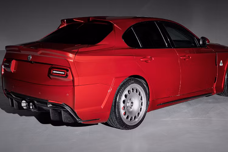 Hiện tại, thương hiệu vẫn chưa công bố giá xe Alfa Romeo Giulia ErreErre Fuoriserie phiên bản này, tuy nhiên rất có thể mẫu xe này sẽ được chế tác với số lượng cực kỳ giới hạn, thậm chí là độc nhất vô nhị.