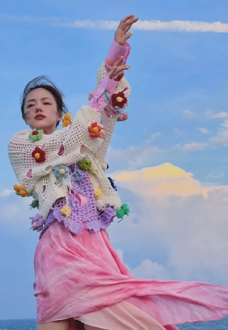 Phuong Ly bi soi ran da bung, netizen dao lai on ao 19 tuoi sinh con-Hinh-4