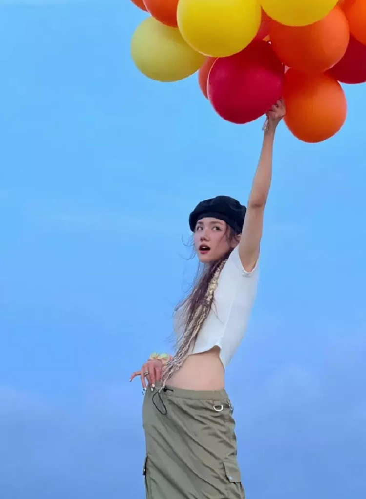 Phuong Ly bi soi ran da bung, netizen dao lai on ao 19 tuoi sinh con-Hinh-5