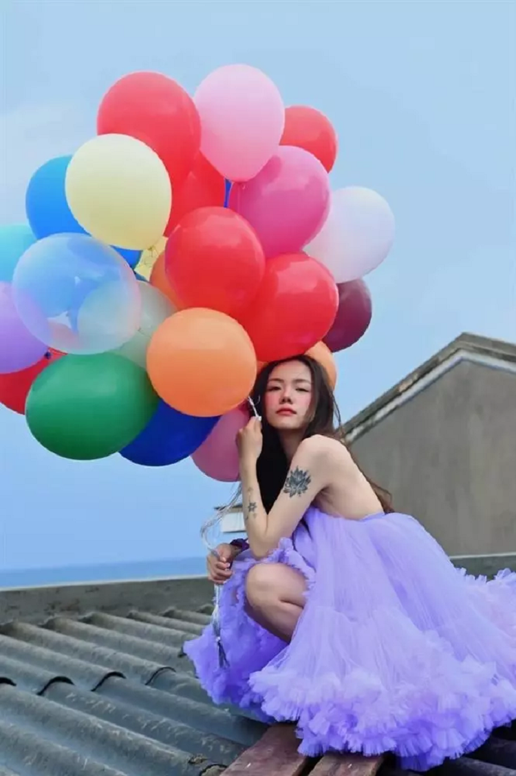 Phuong Ly bi soi ran da bung, netizen dao lai on ao 19 tuoi sinh con-Hinh-6