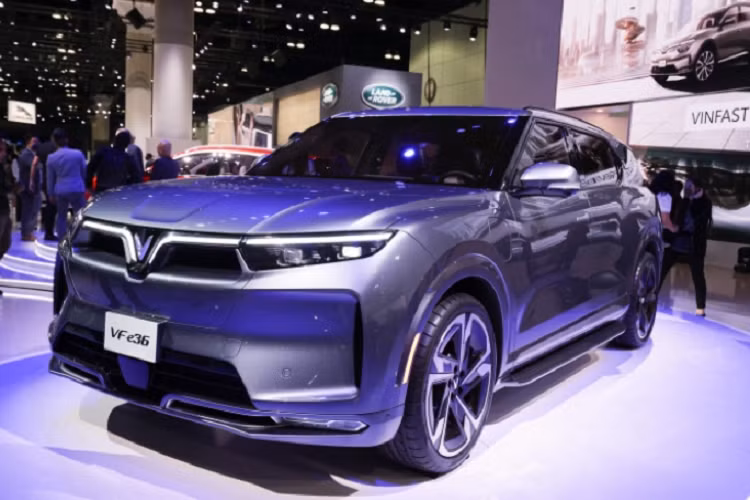 Xe được trang bị hệ thống trợ lái nâng cao (ADAS) với loạt tính năng tiên tiến như hỗ trợ lái trên đường cao tốc, tự động chuyển làn, hỗ trợ đỗ xe thông minh, triệu tập xe thông minh, hỗ trợ đỗ xe từ xa…