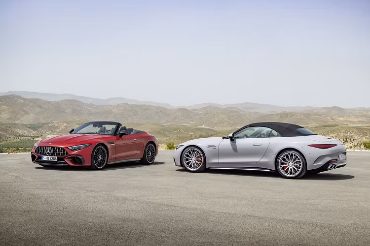 Danh mục sản phẩm xe thể thao của hãng Đức tại Việt Nam sẽ có thêm thành viên mới, chiếc roadster Mercedes-AMG SL-class 2022 mới. Xe dự kiến ra mắt thị trường vào tháng 12/2022, cạnh tranh Porsche 911.